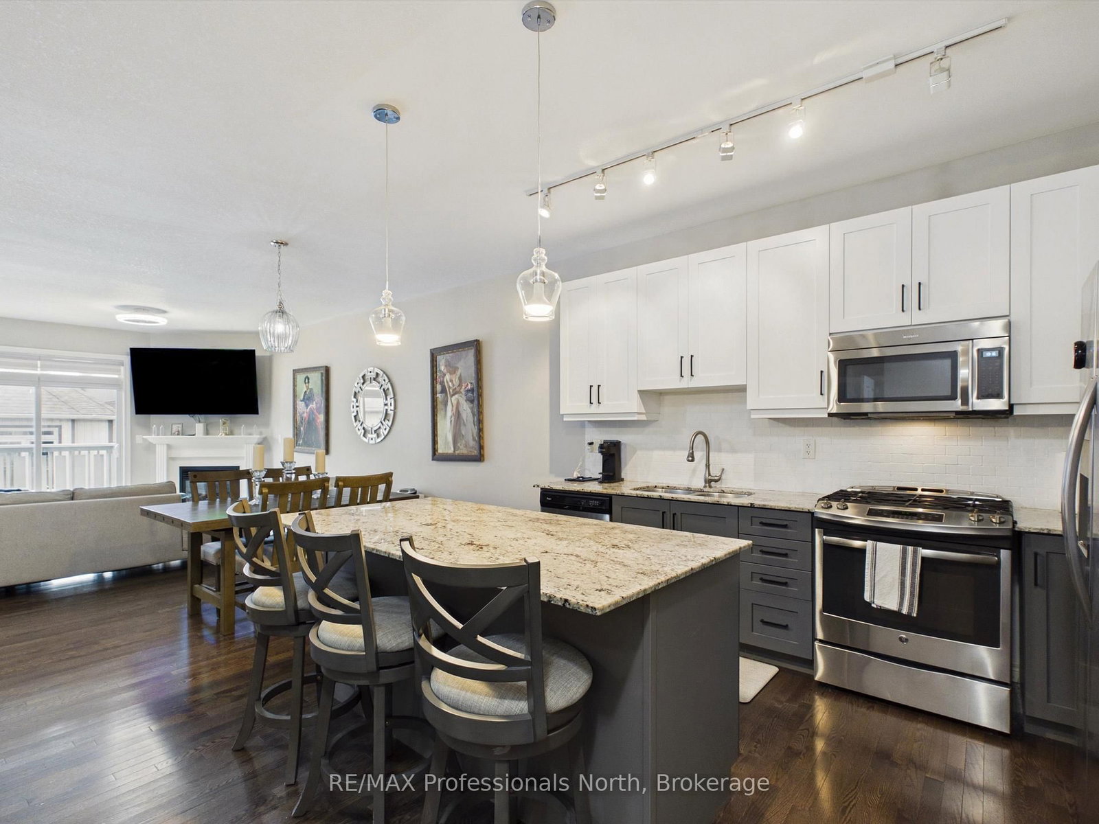 35 Canterbury Circle • Orillia, ON photo 8