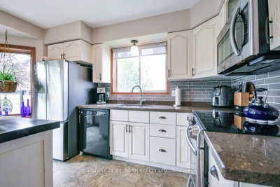 377 MARY Street • Orillia, ON photo 9