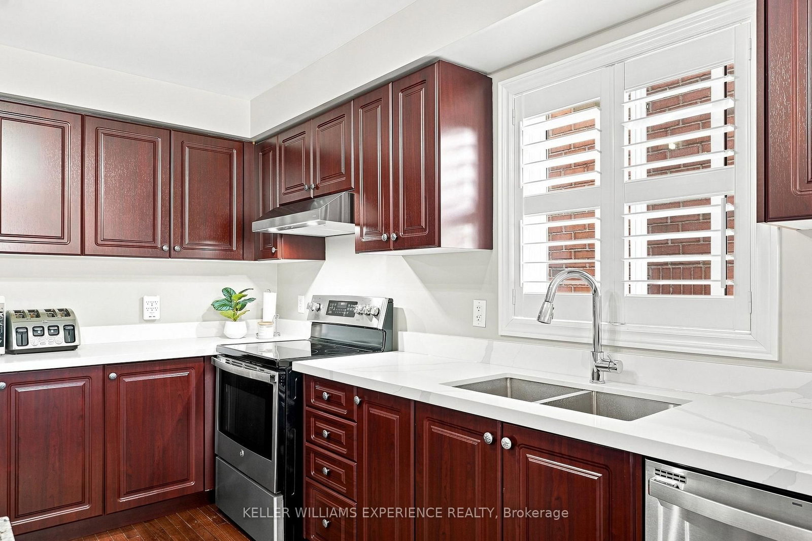 7 Stanley Street • Barrie, ON photo 11