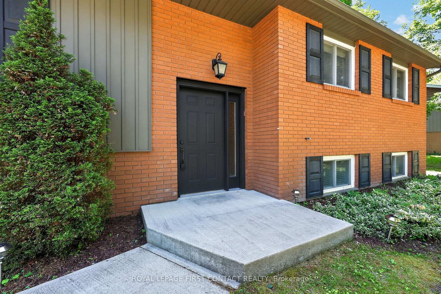 60 Willow Landing Road • Springwater, ON photo 4