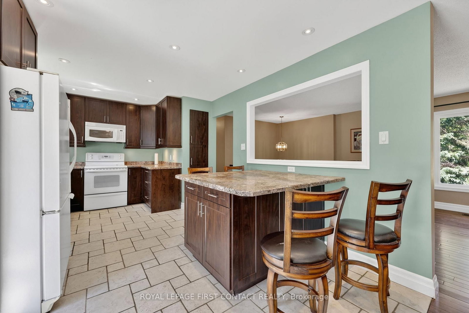 60 Willow Landing Road • Springwater, ON photo 8