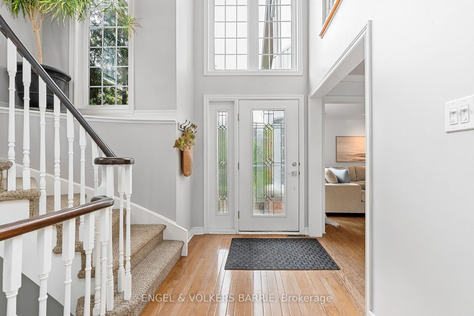 19 Grand Forest Drive • Barrie, ON photo 4