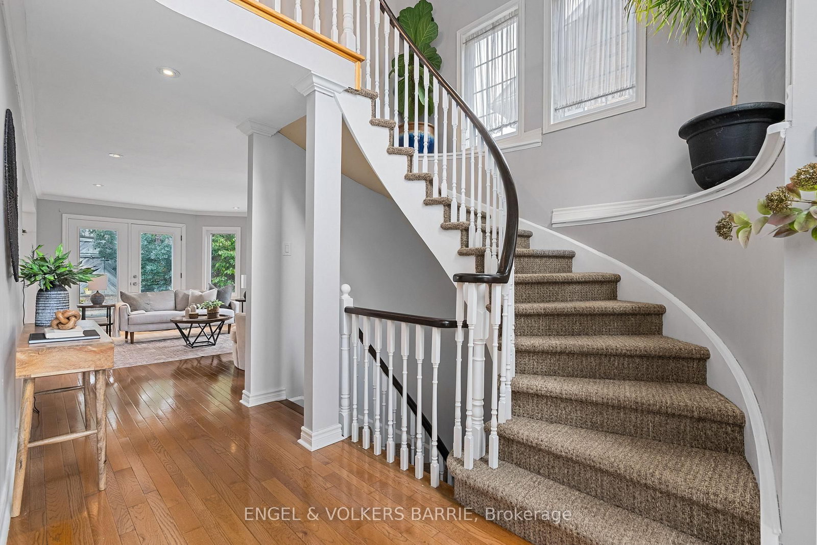 19 Grand Forest Drive • Barrie, ON photo 5