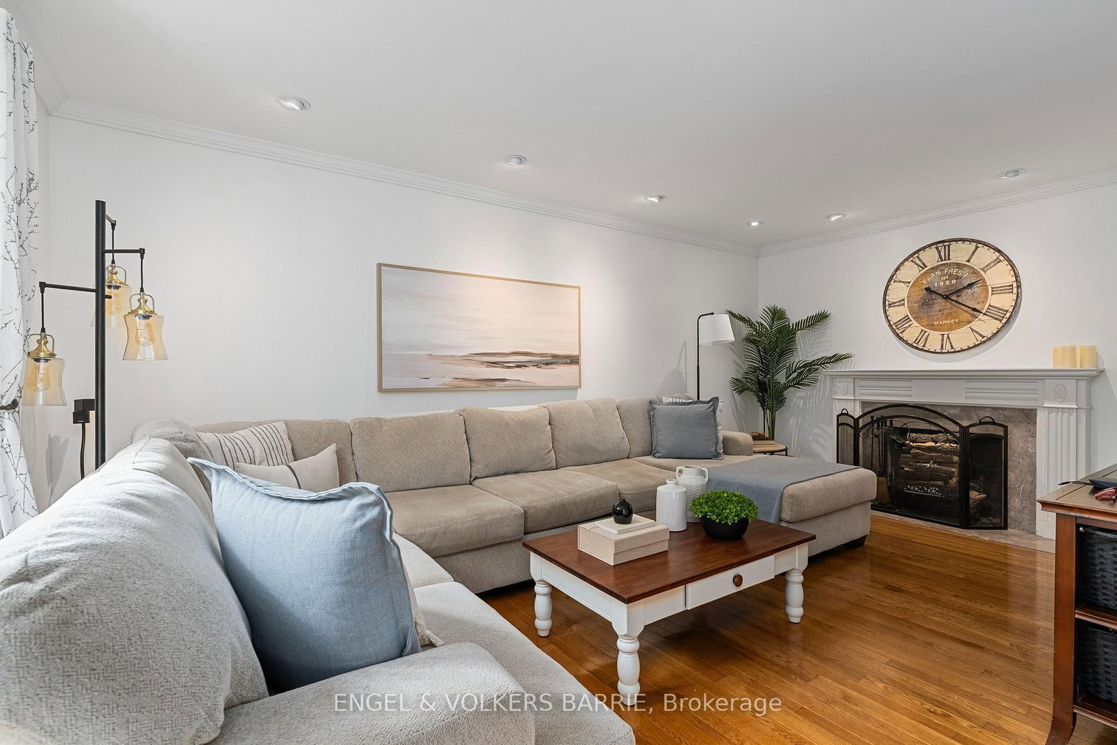 19 Grand Forest Drive • Barrie, ON photo 6