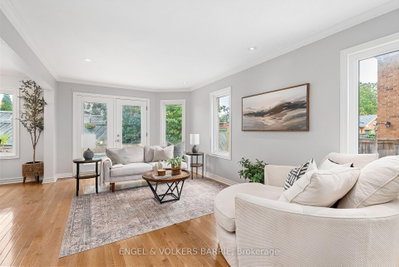 19 Grand Forest Drive • Barrie, ON photo 8