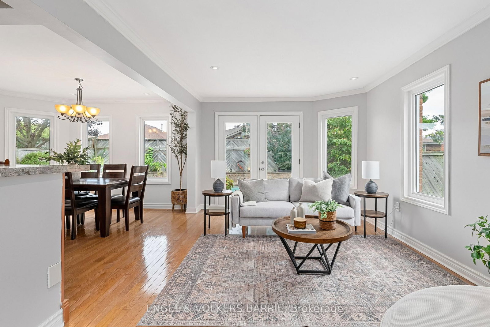 19 Grand Forest Drive • Barrie, ON photo 9