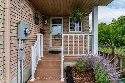 140 Southwinds Crescent • Midland, ON photo 4