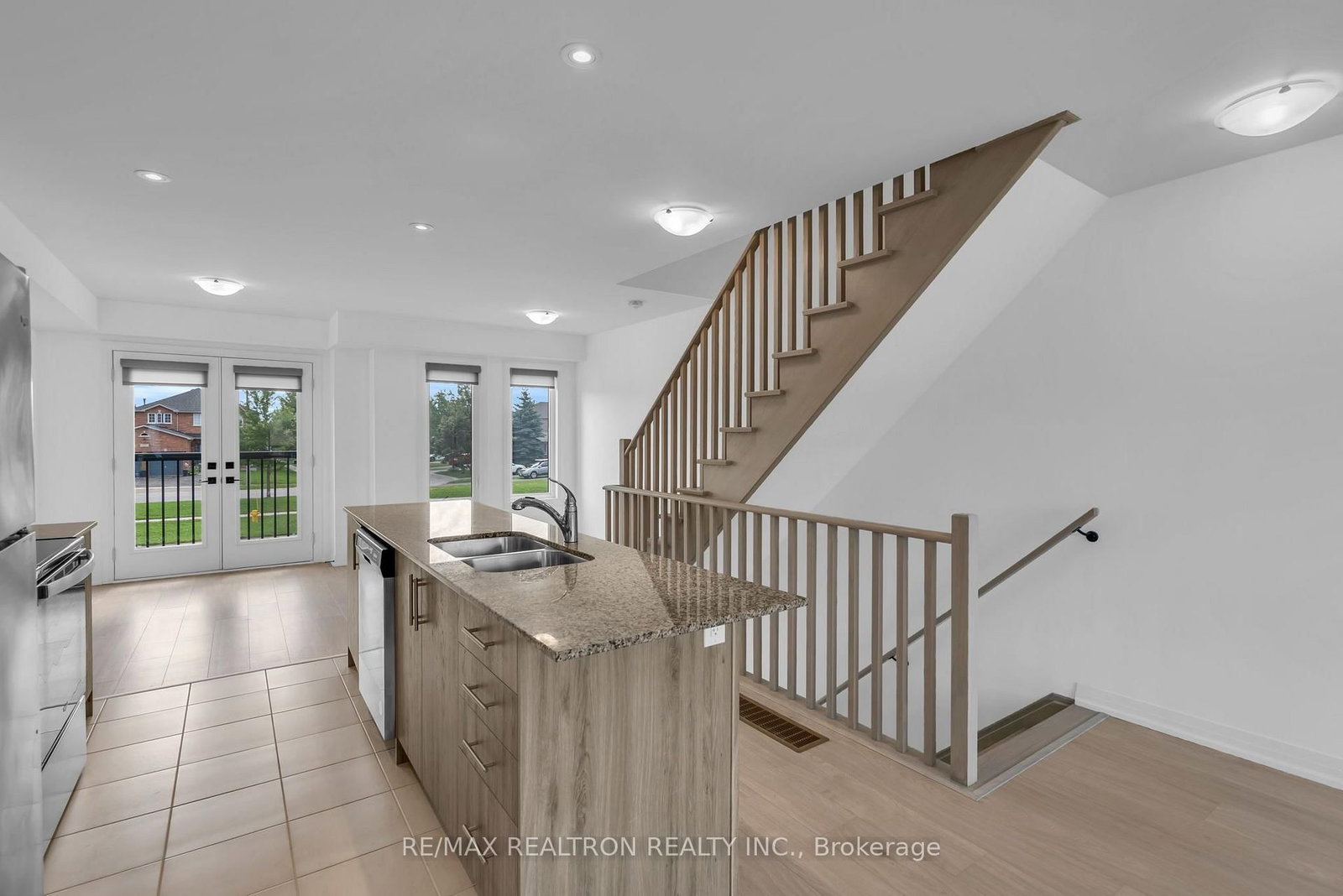 59 Fairlane Avenue • Barrie, ON photo 14