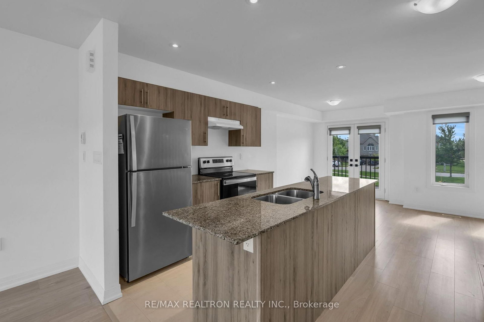 59 Fairlane Avenue • Barrie, ON photo 15