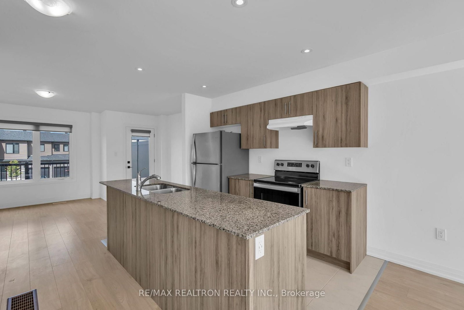59 Fairlane Avenue • Barrie, ON photo 17