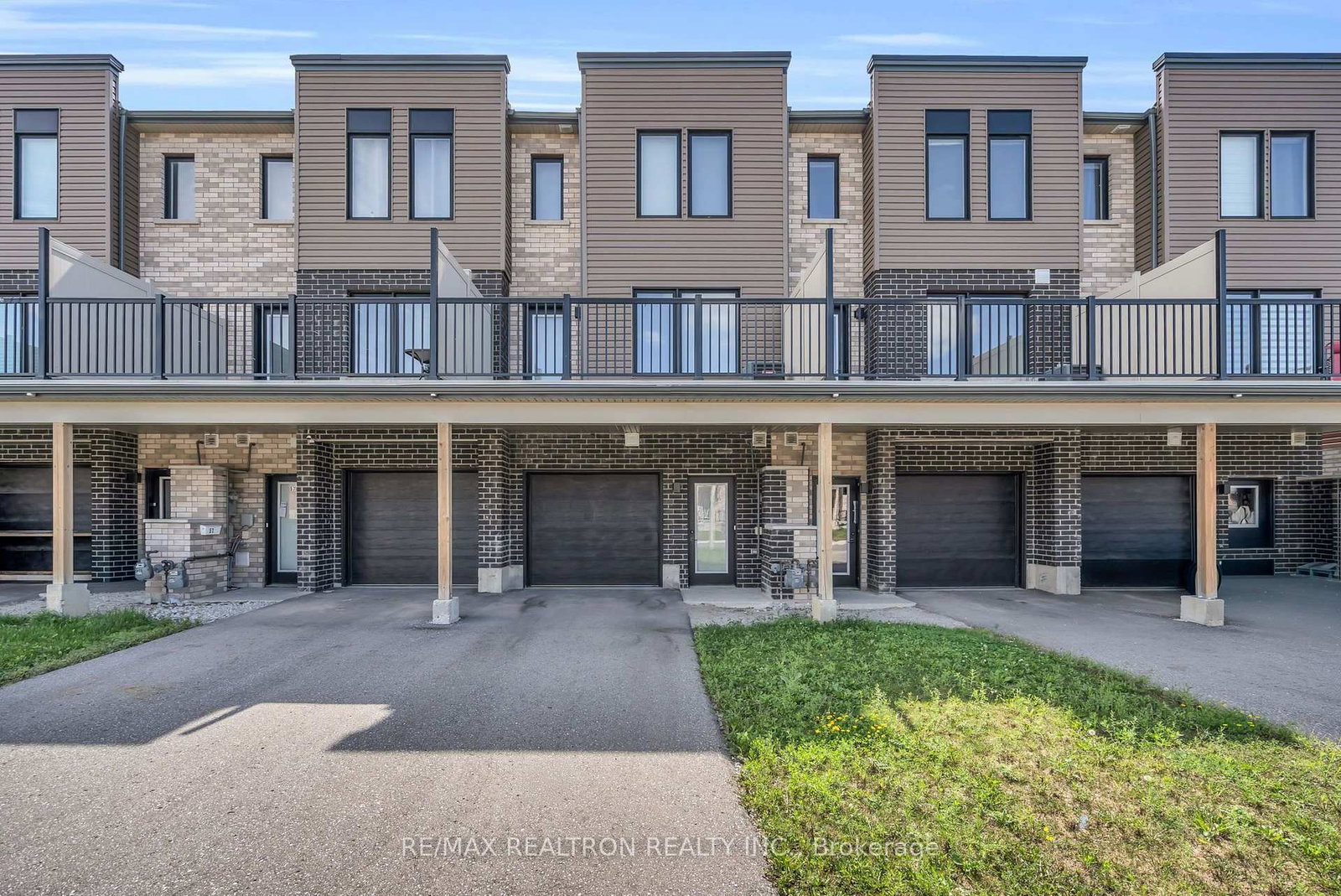 59 Fairlane Avenue • Barrie, ON photo 2