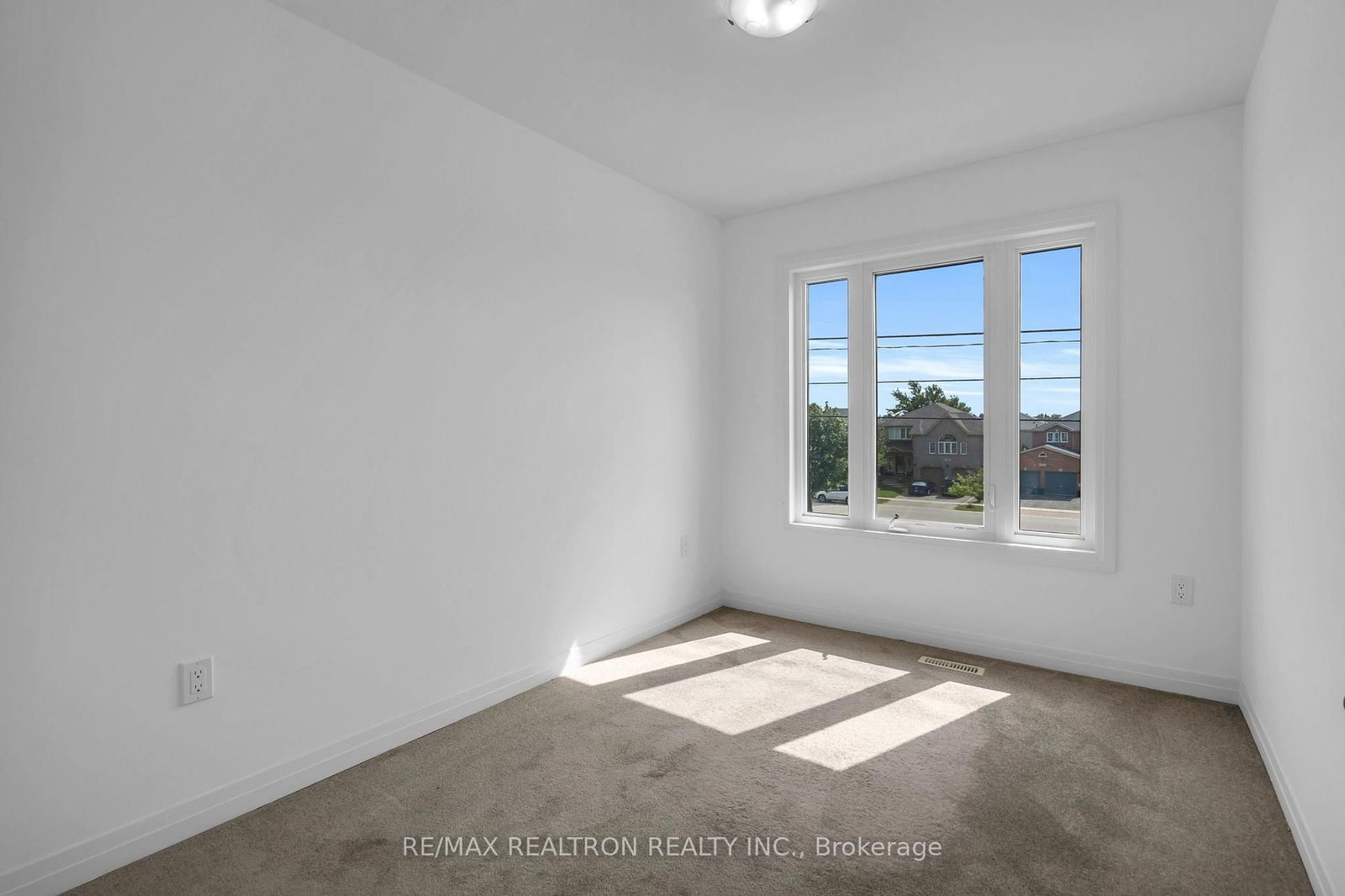 59 Fairlane Avenue • Barrie, ON photo 24