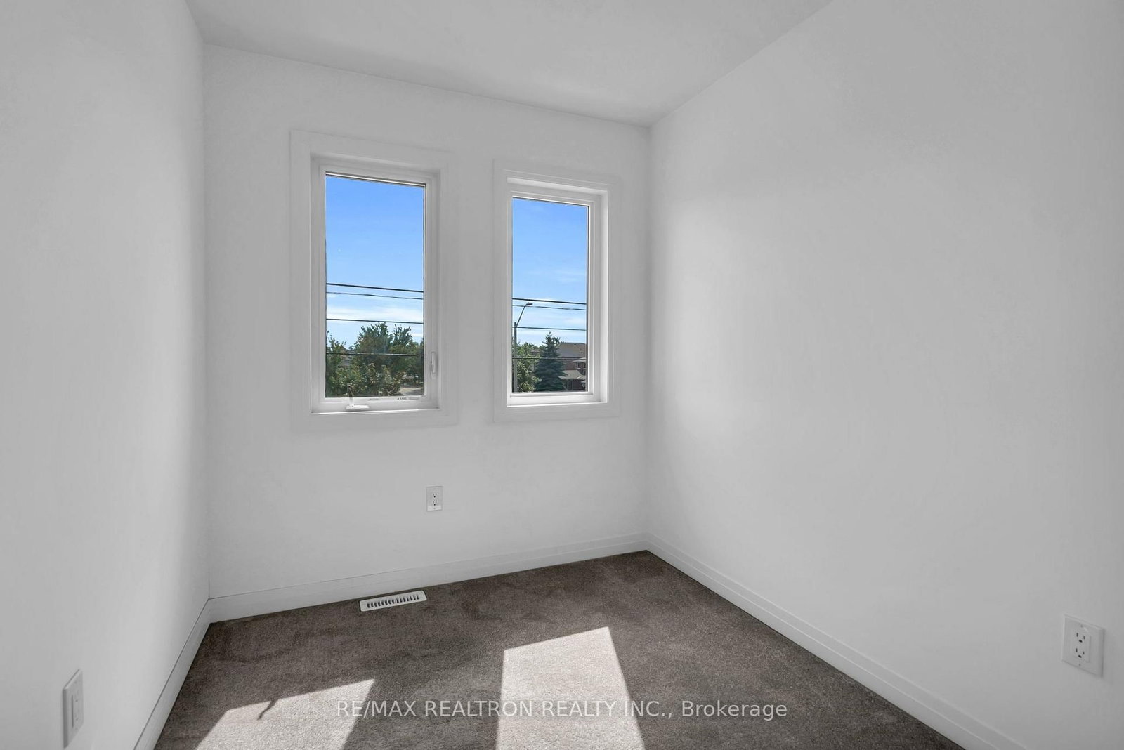 59 Fairlane Avenue • Barrie, ON photo 26