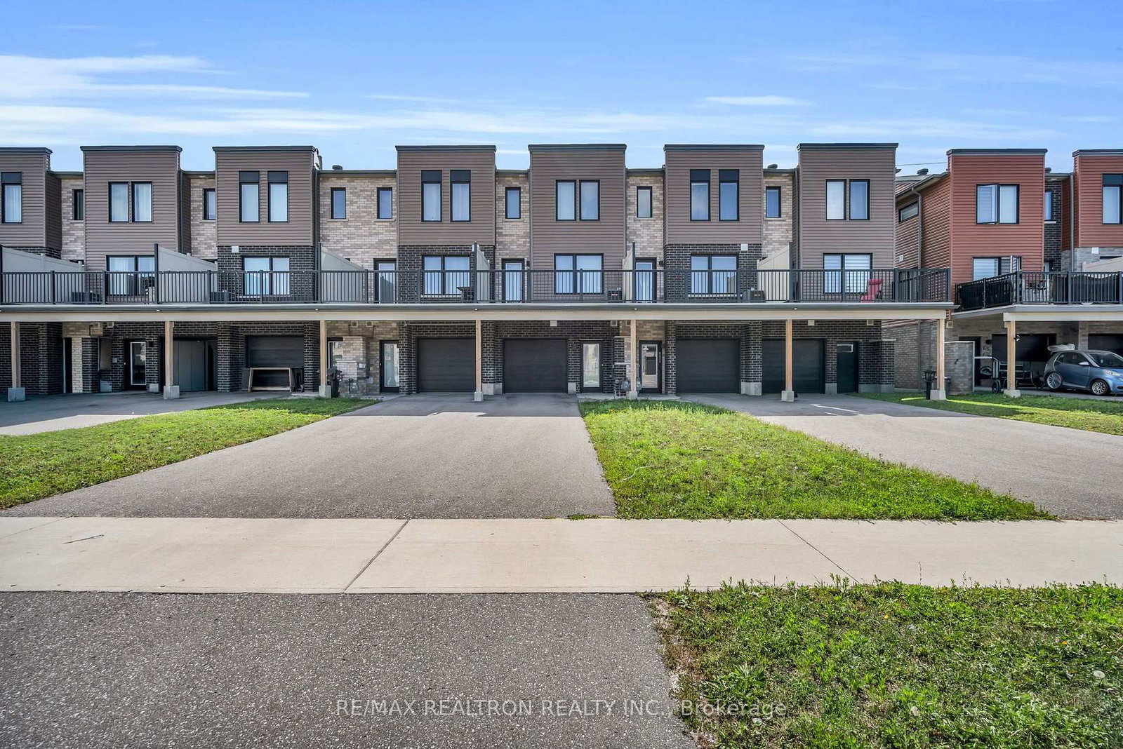 59 Fairlane Avenue • Barrie, ON photo 3
