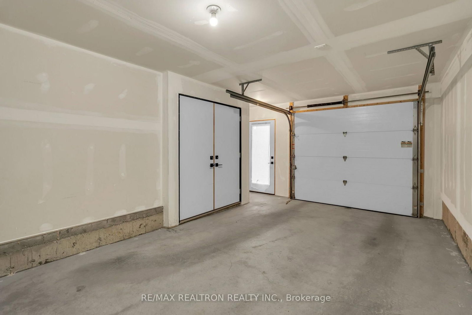 59 Fairlane Avenue • Barrie, ON photo 31