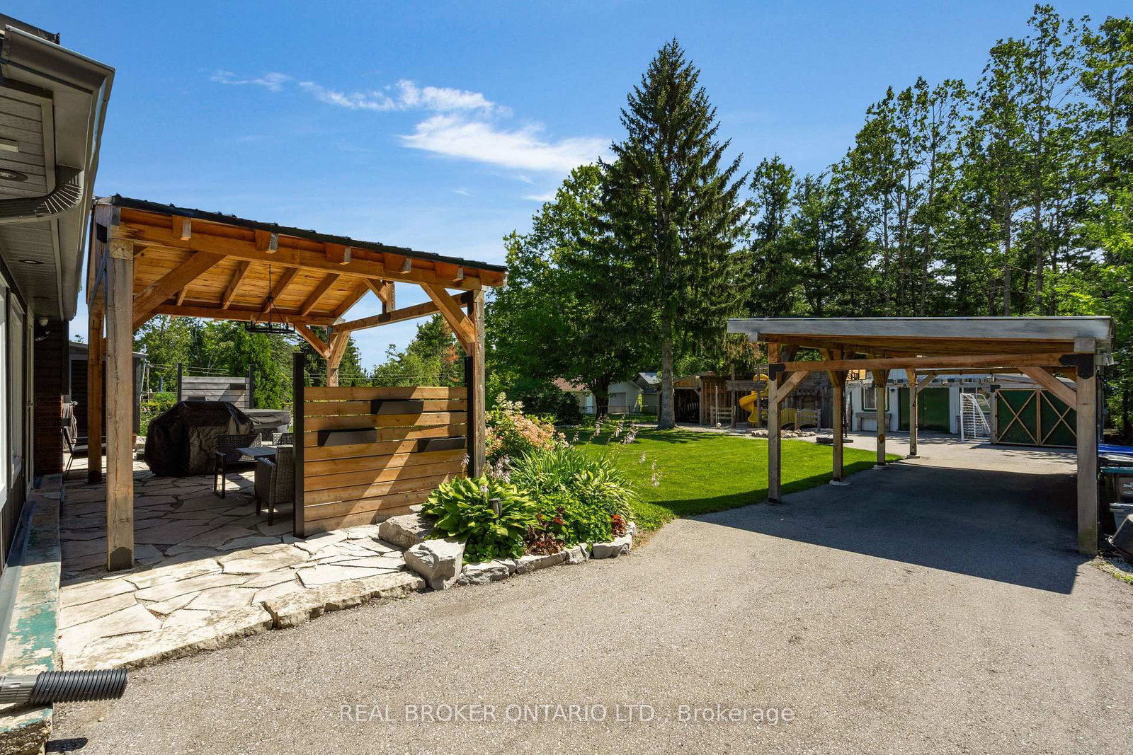 975 Sunnidale Road • Springwater, ON photo 38