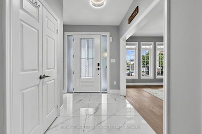36 Regalia Way • Barrie, ON photo 6