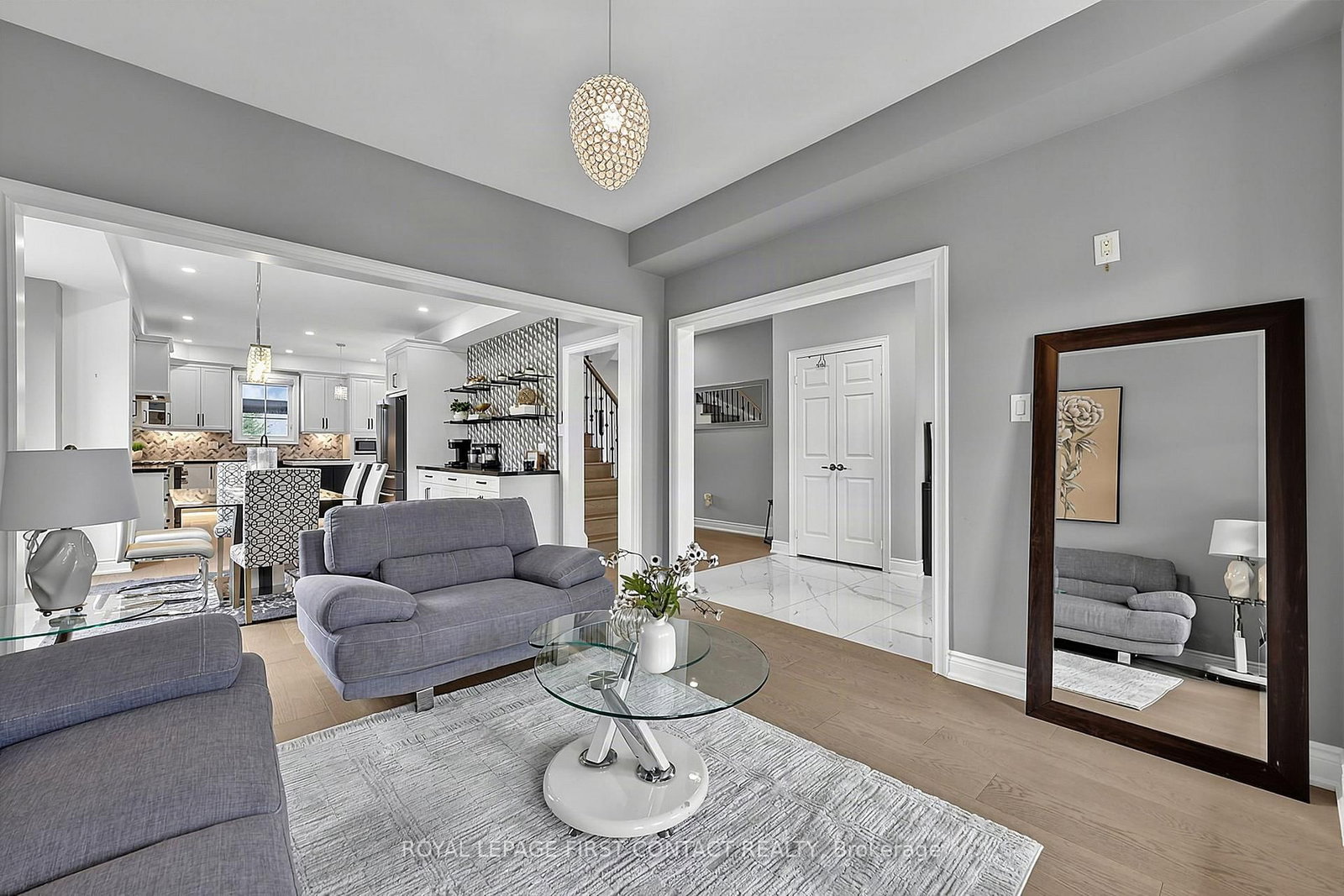 36 Regalia Way • Barrie, ON photo 9
