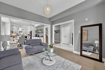 36 Regalia Way • Barrie, ON photo 9