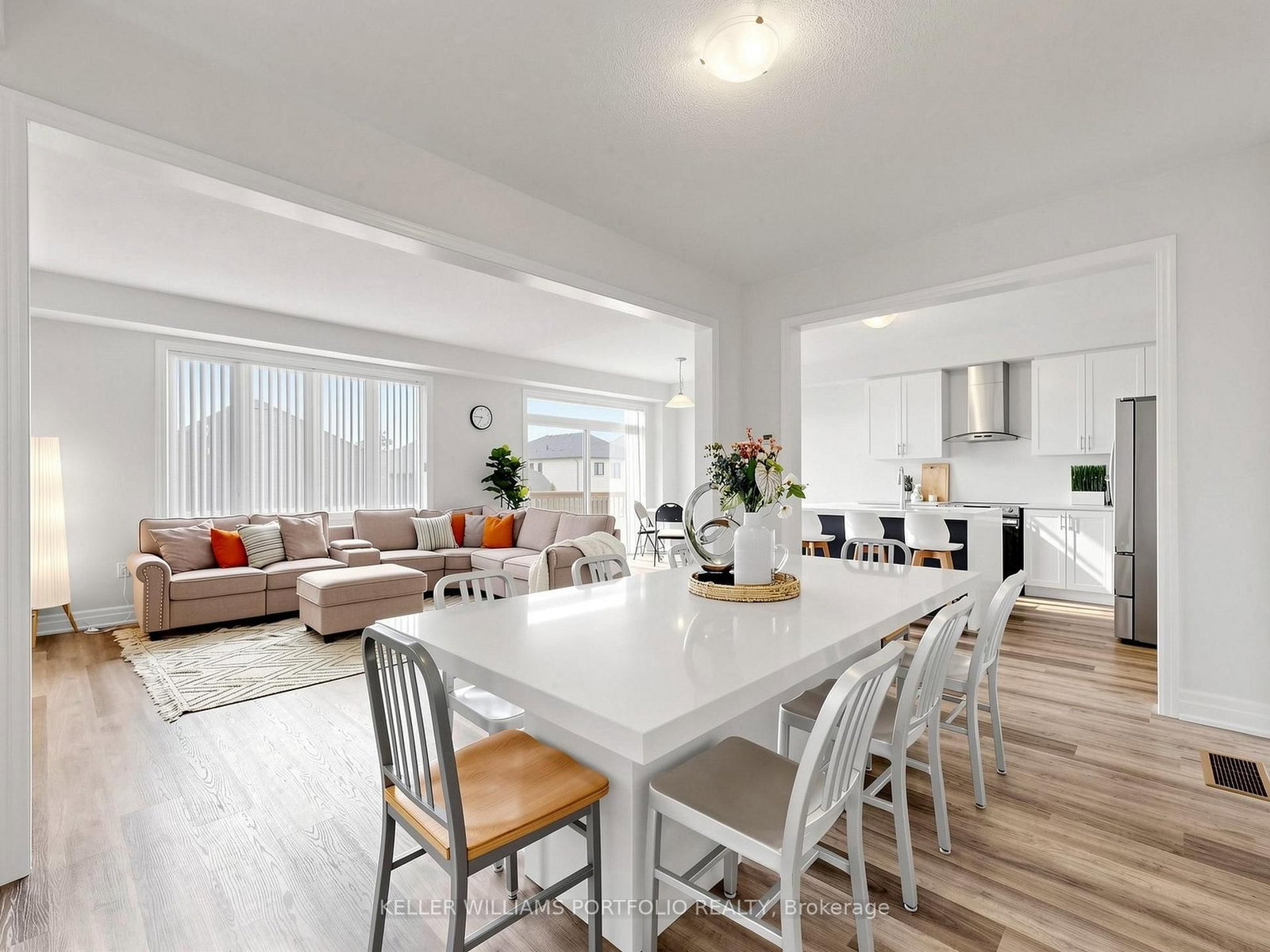23 Rosanne Circle • Wasaga Beach, ON photo 4