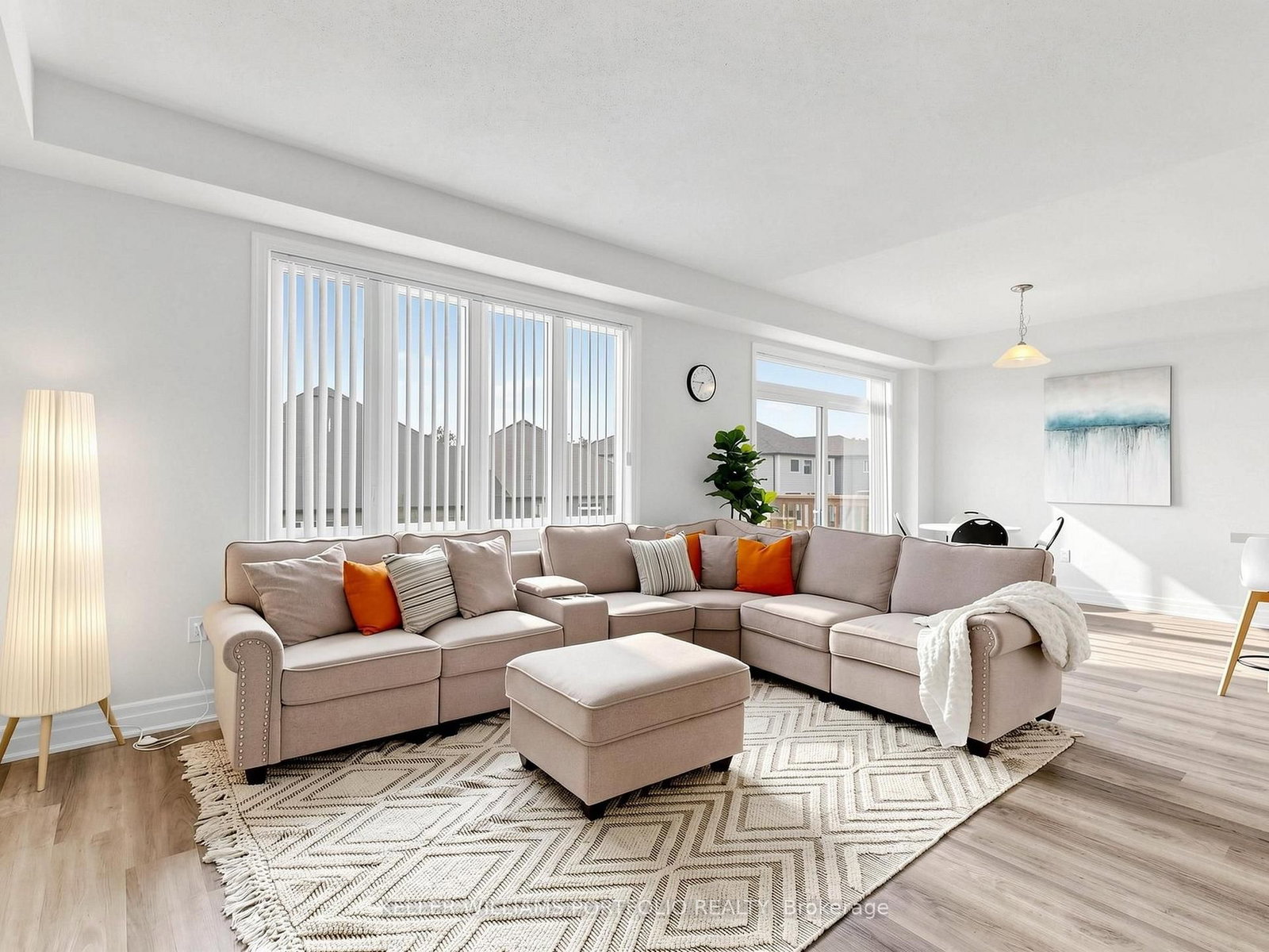 23 Rosanne Circle • Wasaga Beach, ON photo 5