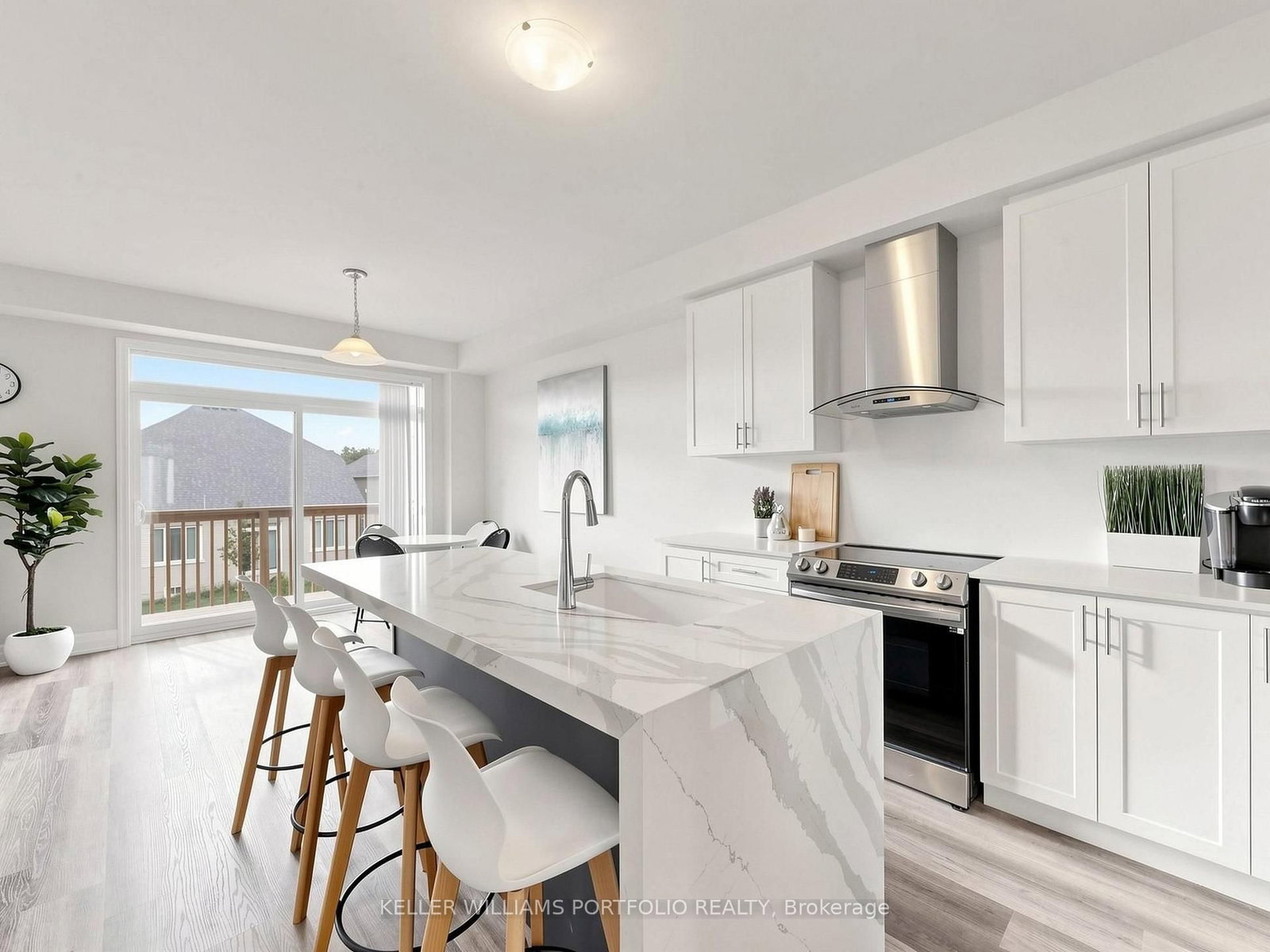 23 Rosanne Circle • Wasaga Beach, ON photo 6