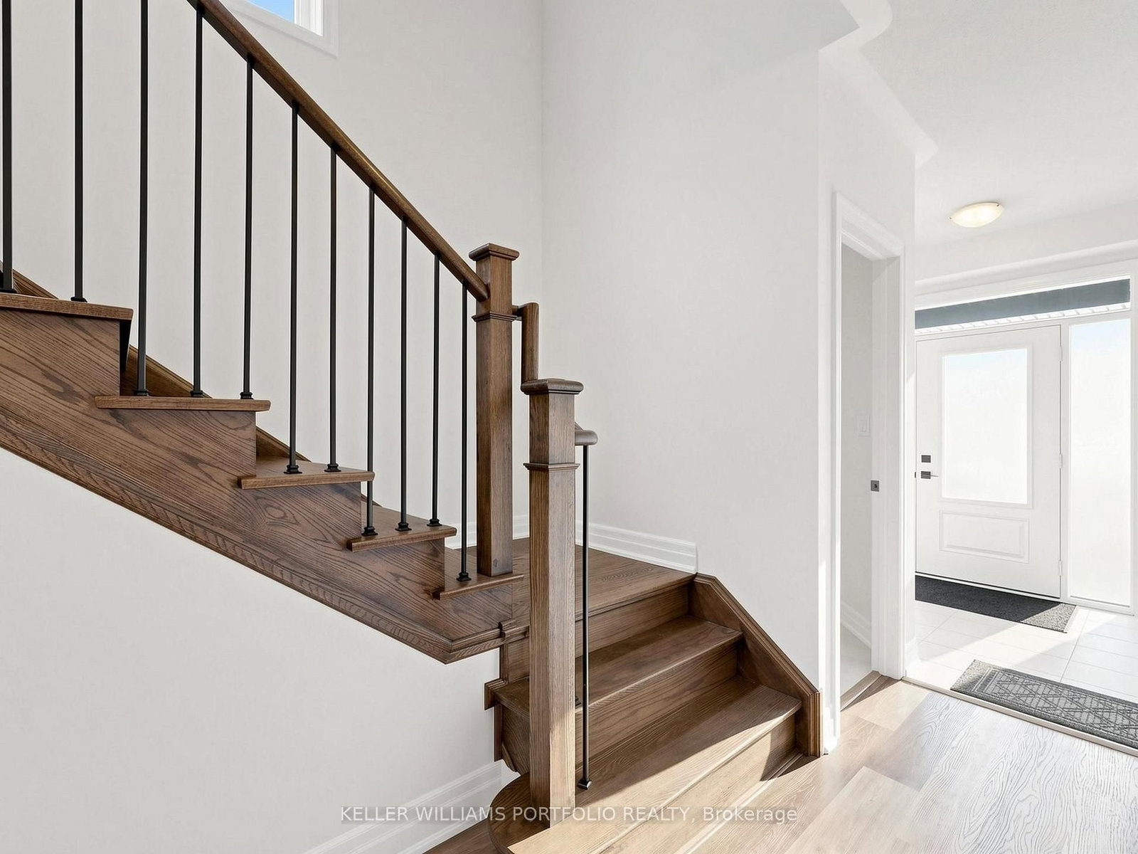 23 Rosanne Circle • Wasaga Beach, ON photo 8