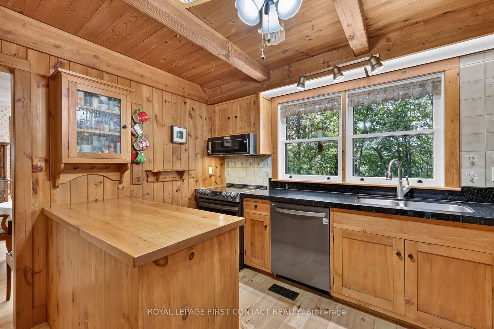 29 Doran Road • Springwater, ON photo 11