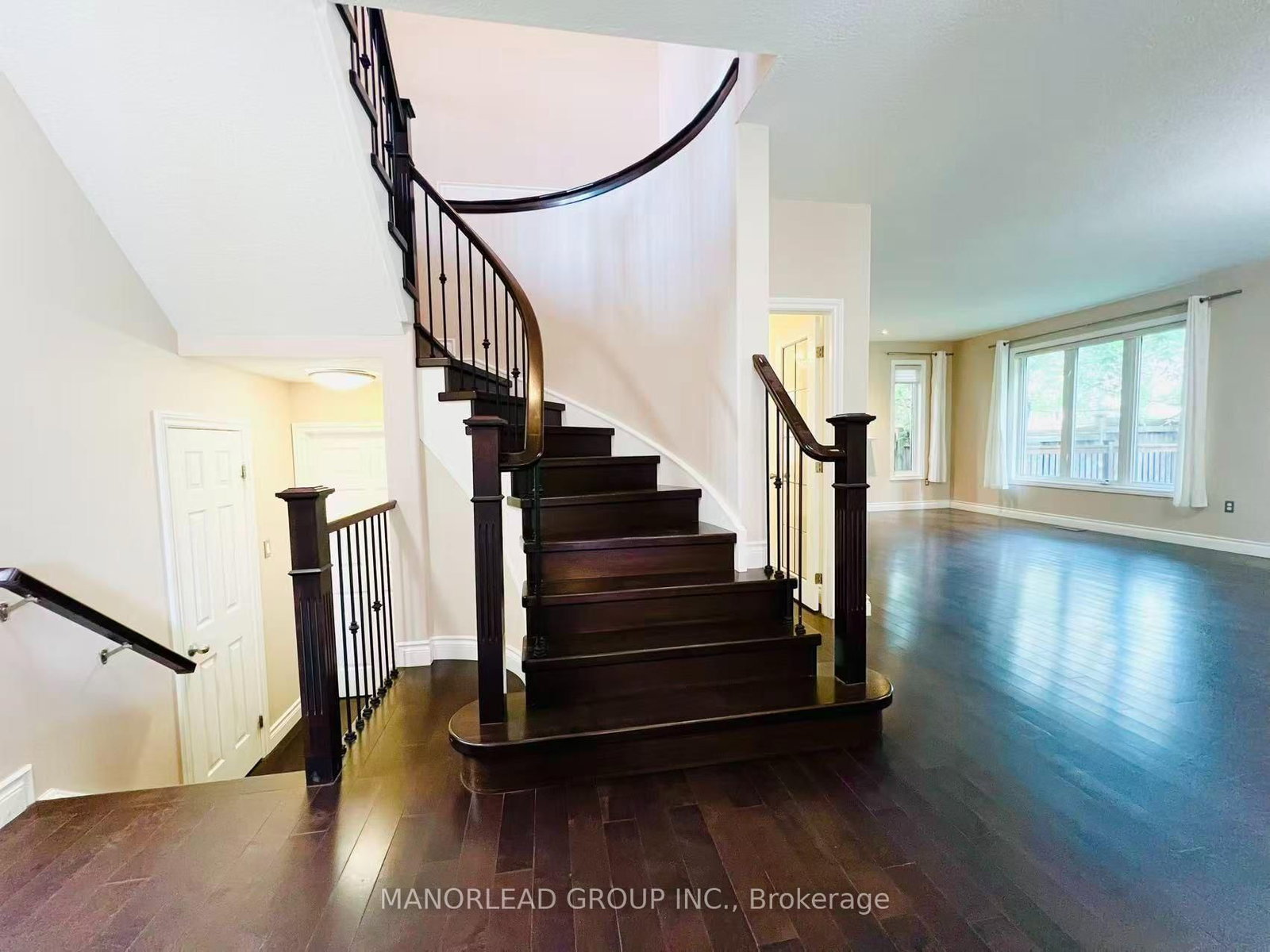 42 Parisian Crescent • Barrie, ON photo 13