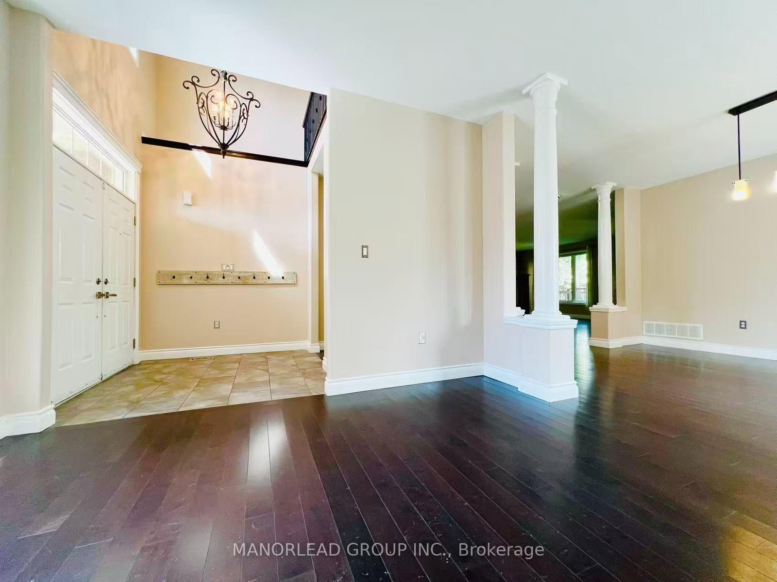 42 Parisian Crescent • Barrie, ON photo 6