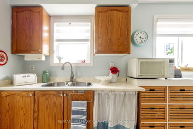 28 Pae Drive • Barrie, ON photo 8