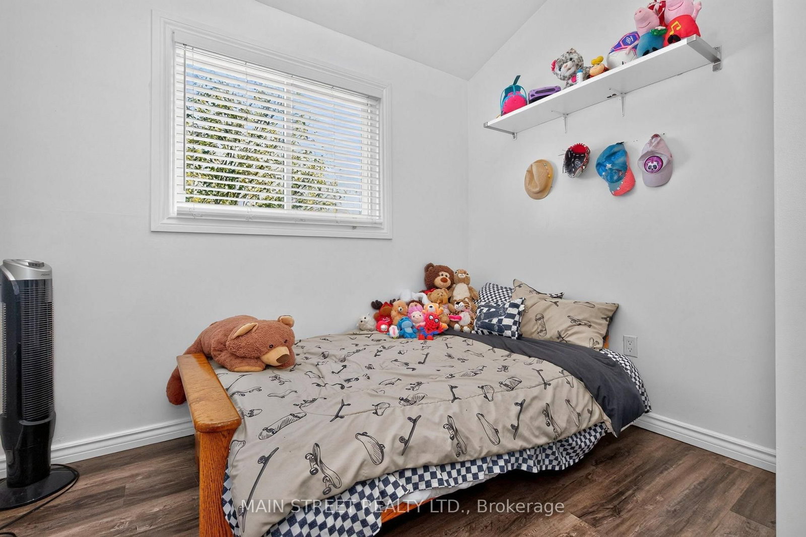 8 Robin Court • Barrie, ON photo 18