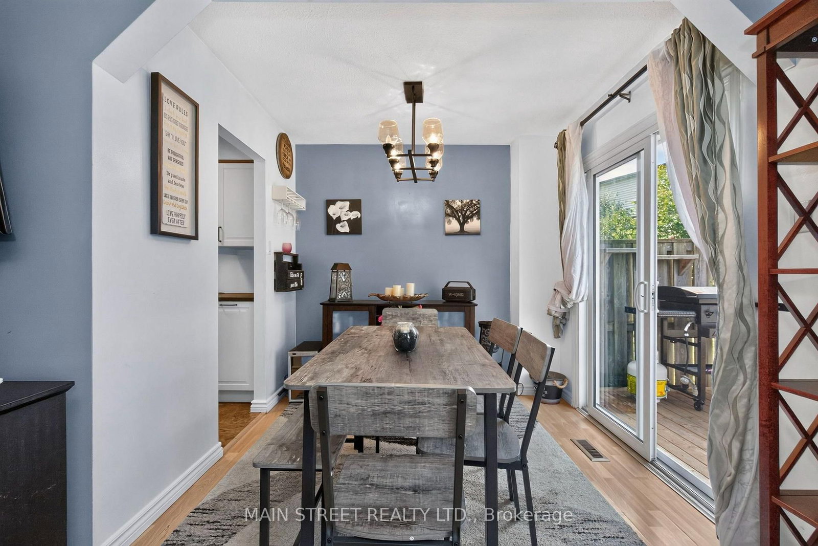8 Robin Court • Barrie, ON photo 9