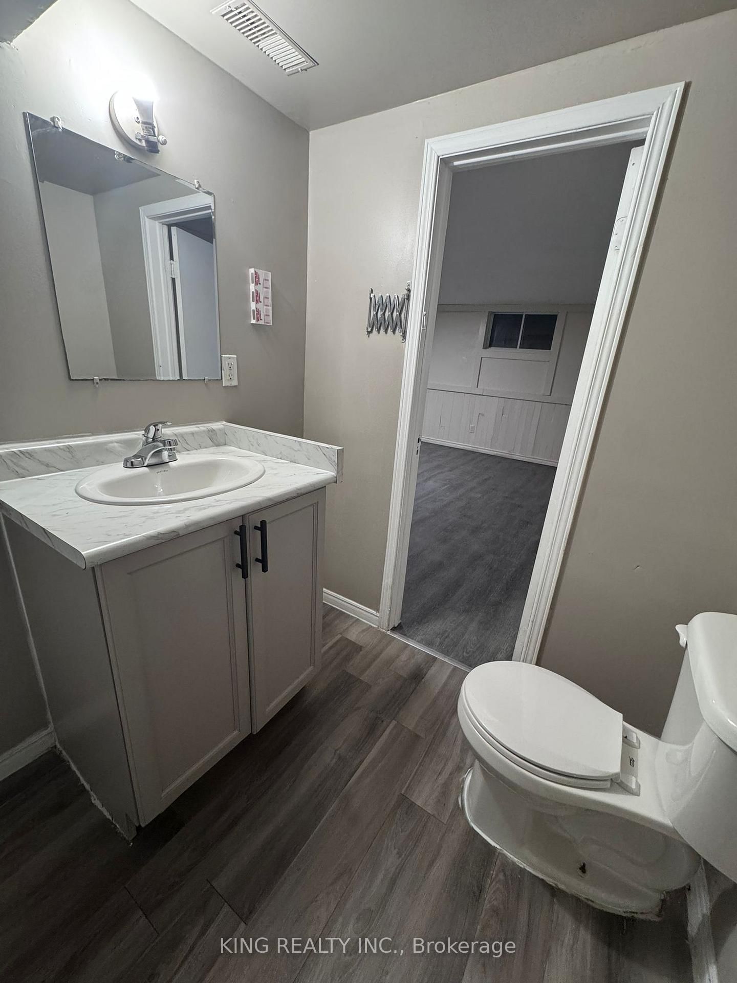 139 Hickling Trail • Barrie, ON photo 8