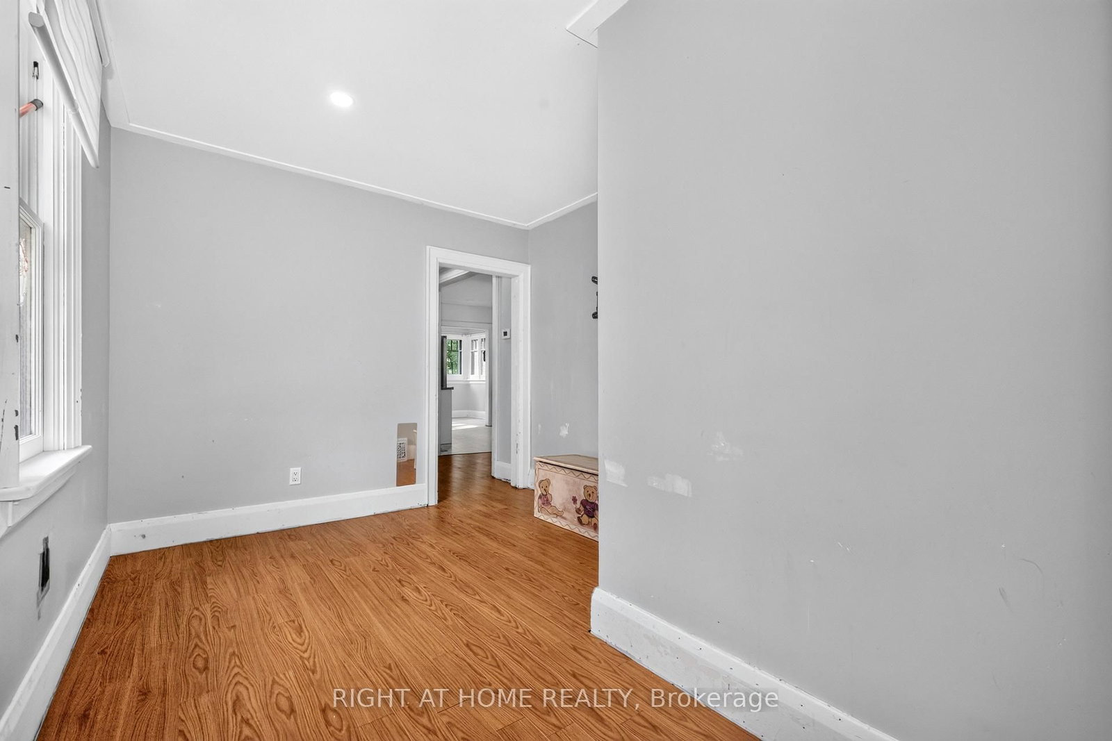 85 Maple Avenue • Barrie, ON photo 11