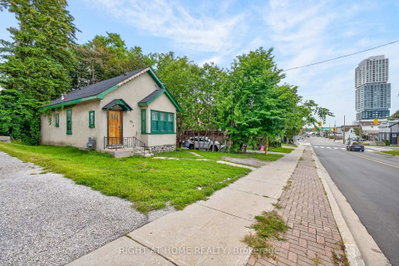 85 Maple Avenue • Barrie, ON photo 2
