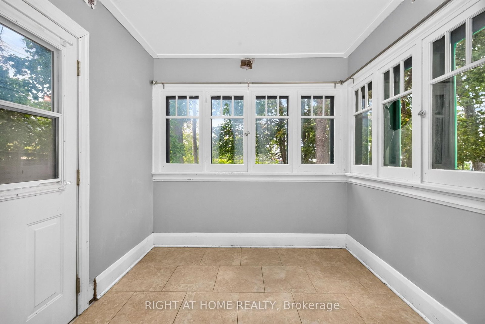 85 Maple Avenue • Barrie, ON photo 22
