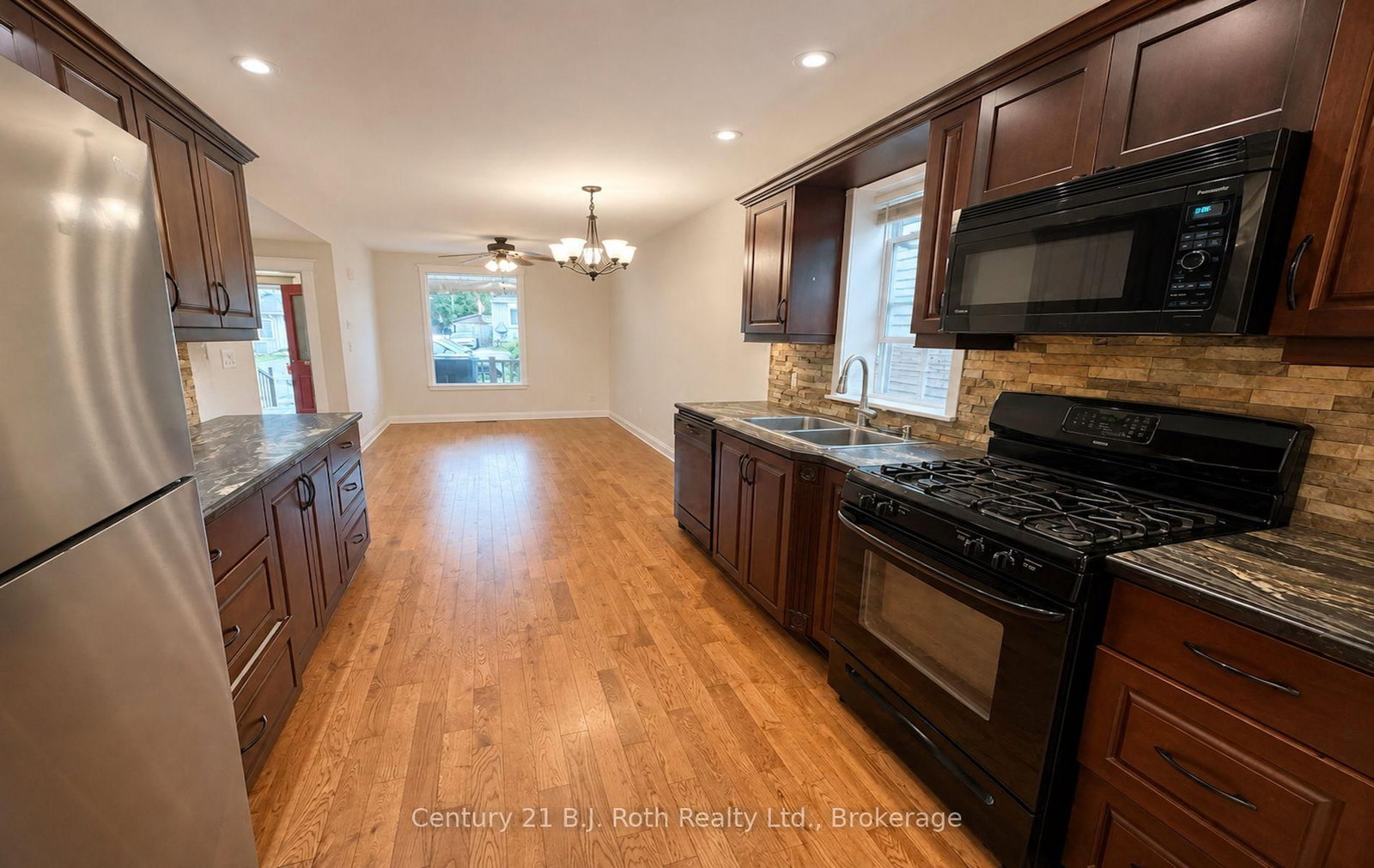100 Cameron Street • Orillia, ON photo 5