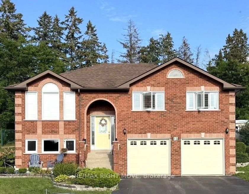 15 Watson Court • Orillia, ON photo 1