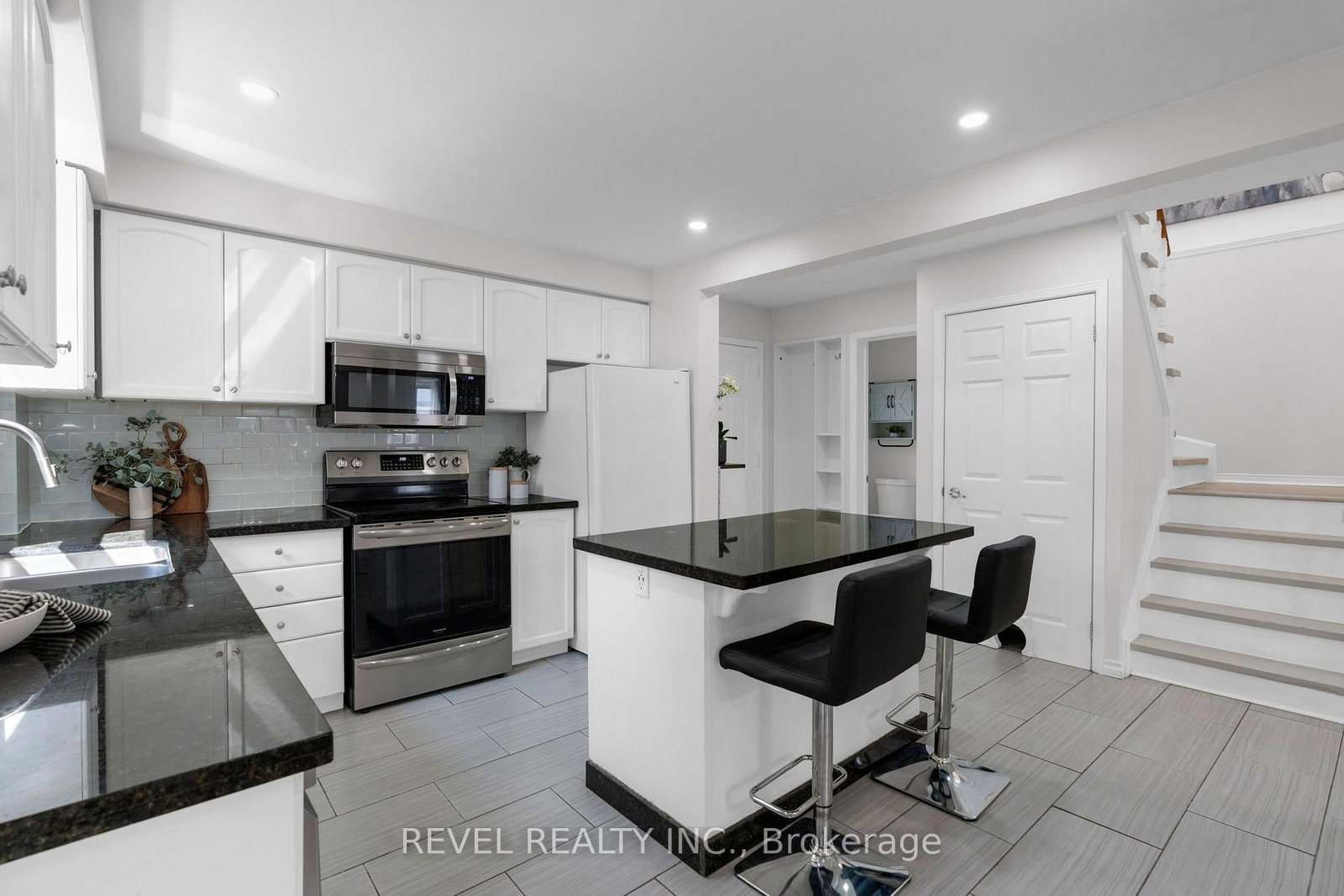 7 Penton Drive • Barrie, ON photo 10