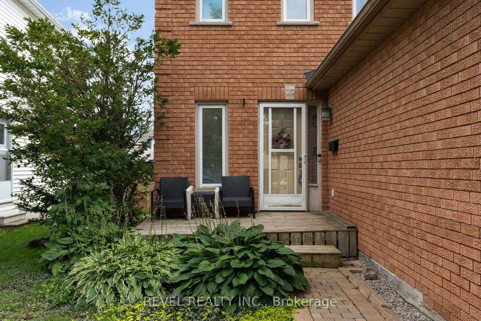 7 Penton Drive • Barrie, ON photo 3