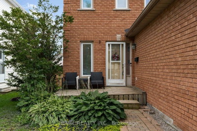 7 Penton Drive • Barrie, ON photo 3