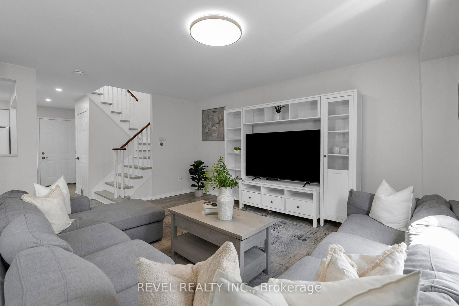 7 Penton Drive • Barrie, ON photo 5