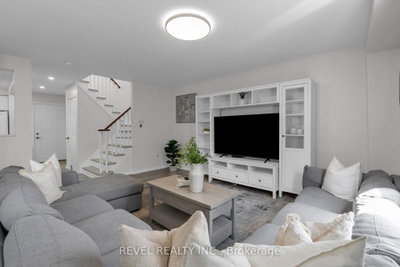 7 Penton Drive • Barrie, ON photo 5