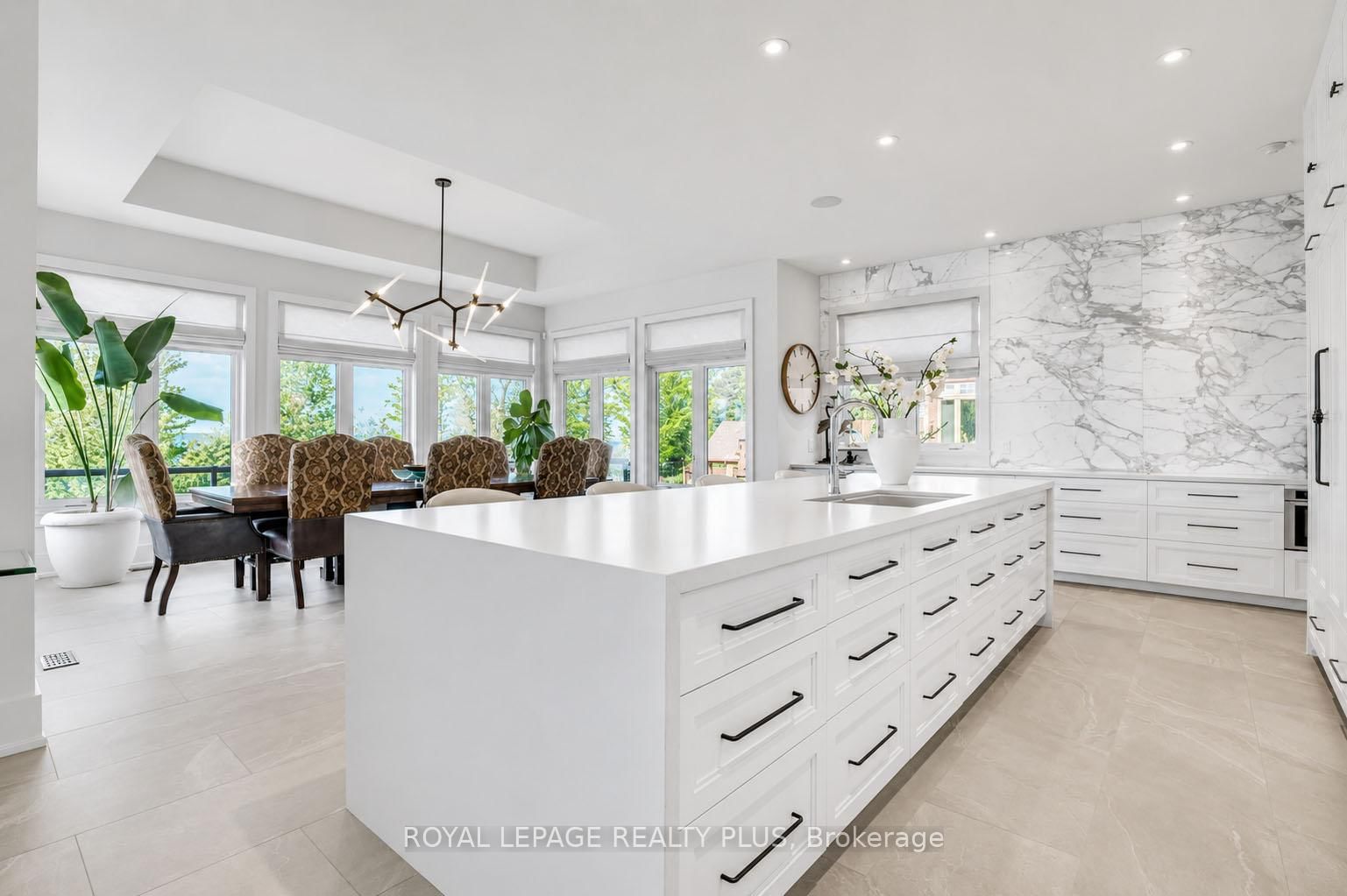 39 Plunkett Court • Barrie, ON photo 11