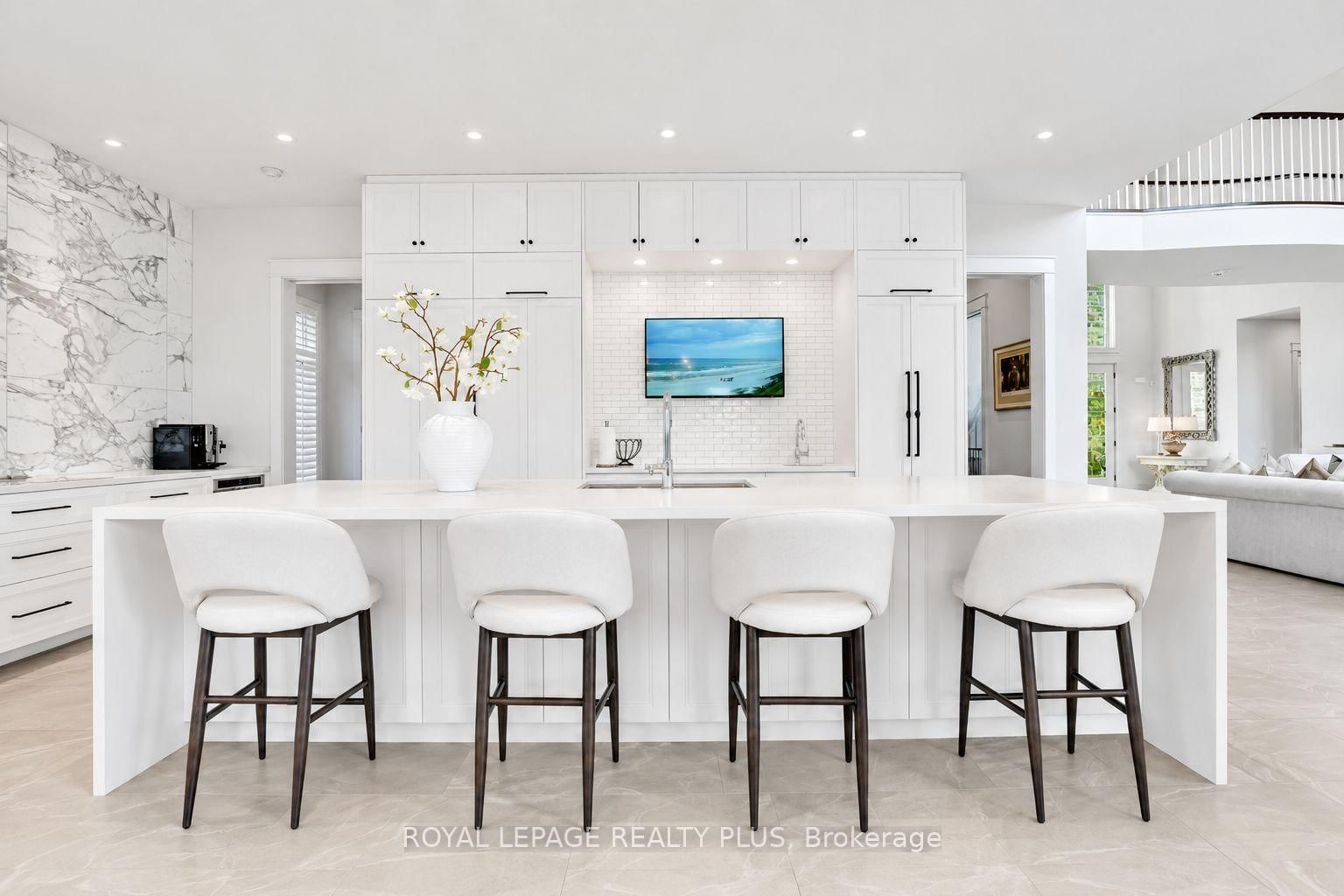 39 Plunkett Court • Barrie, ON photo 9