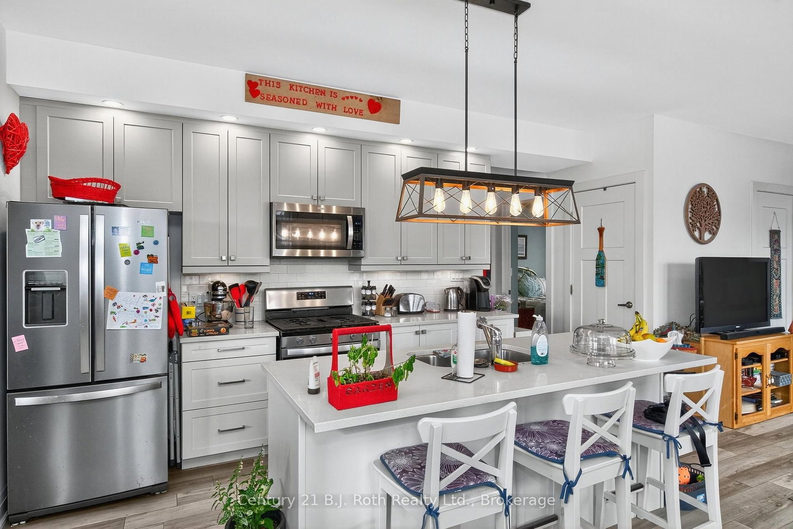 16 Samantha Lane • Midland, ON photo 8