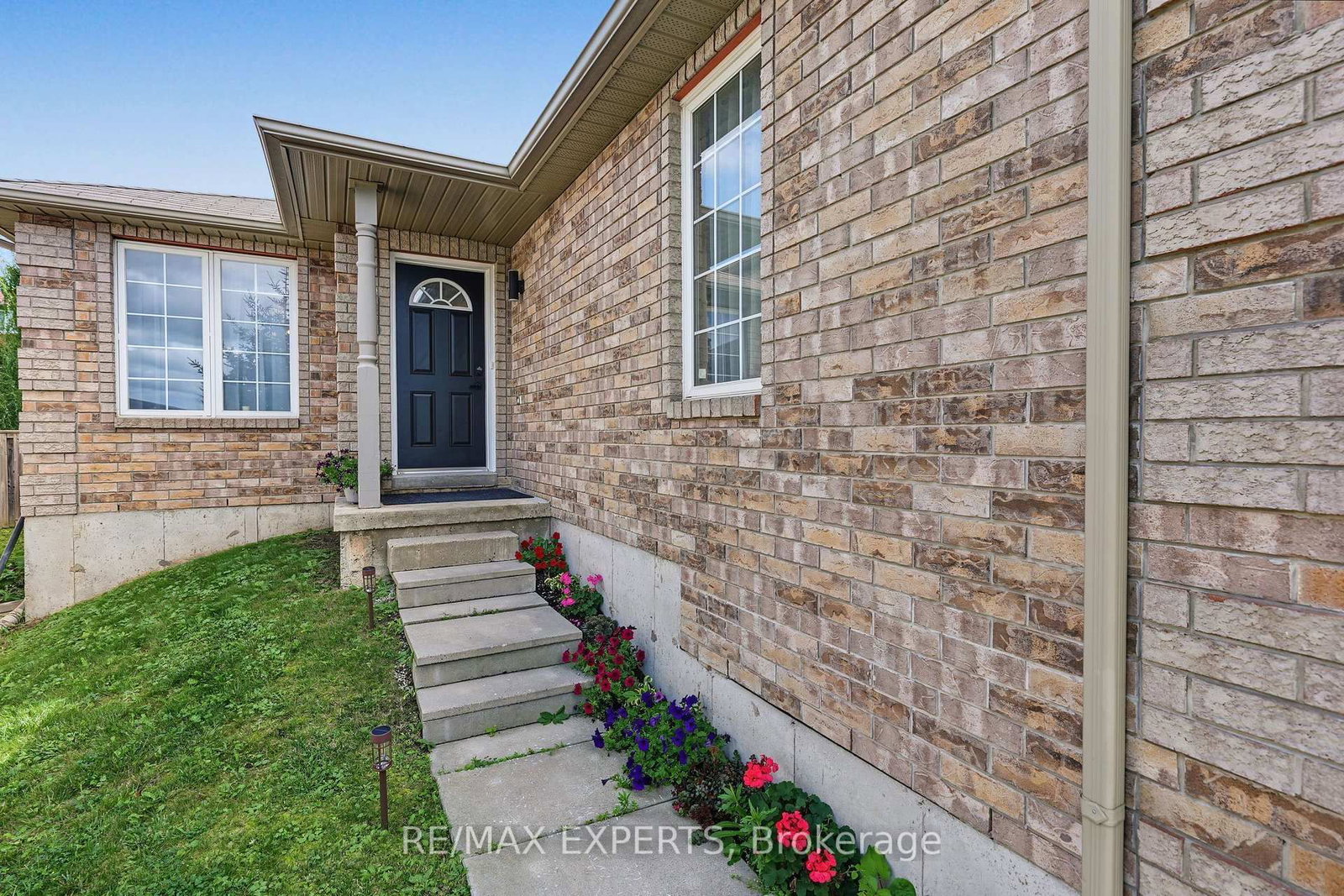 Upper - 17 Michelle Drive, Barrie 2