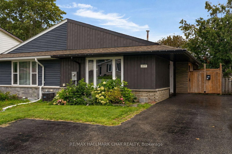 109 Daphne Crescent