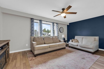 109 Daphne Crescent • Barrie, ON photo 4